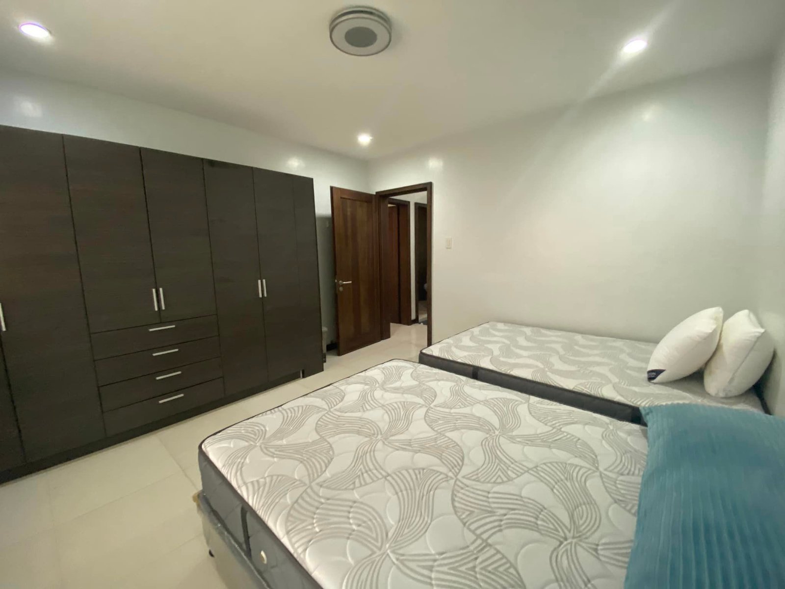 399074920_10231049187597434_5077921953473073365_n Bedroom of the 4-bedroom house for rent in Cebu