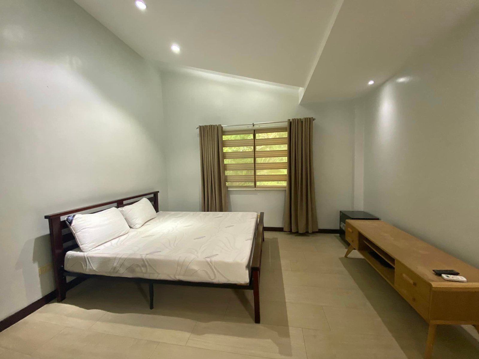 399529159_10231049189117472_4976145491189916367_n Exterior view of the 4-bedroom house for rent in Cebu