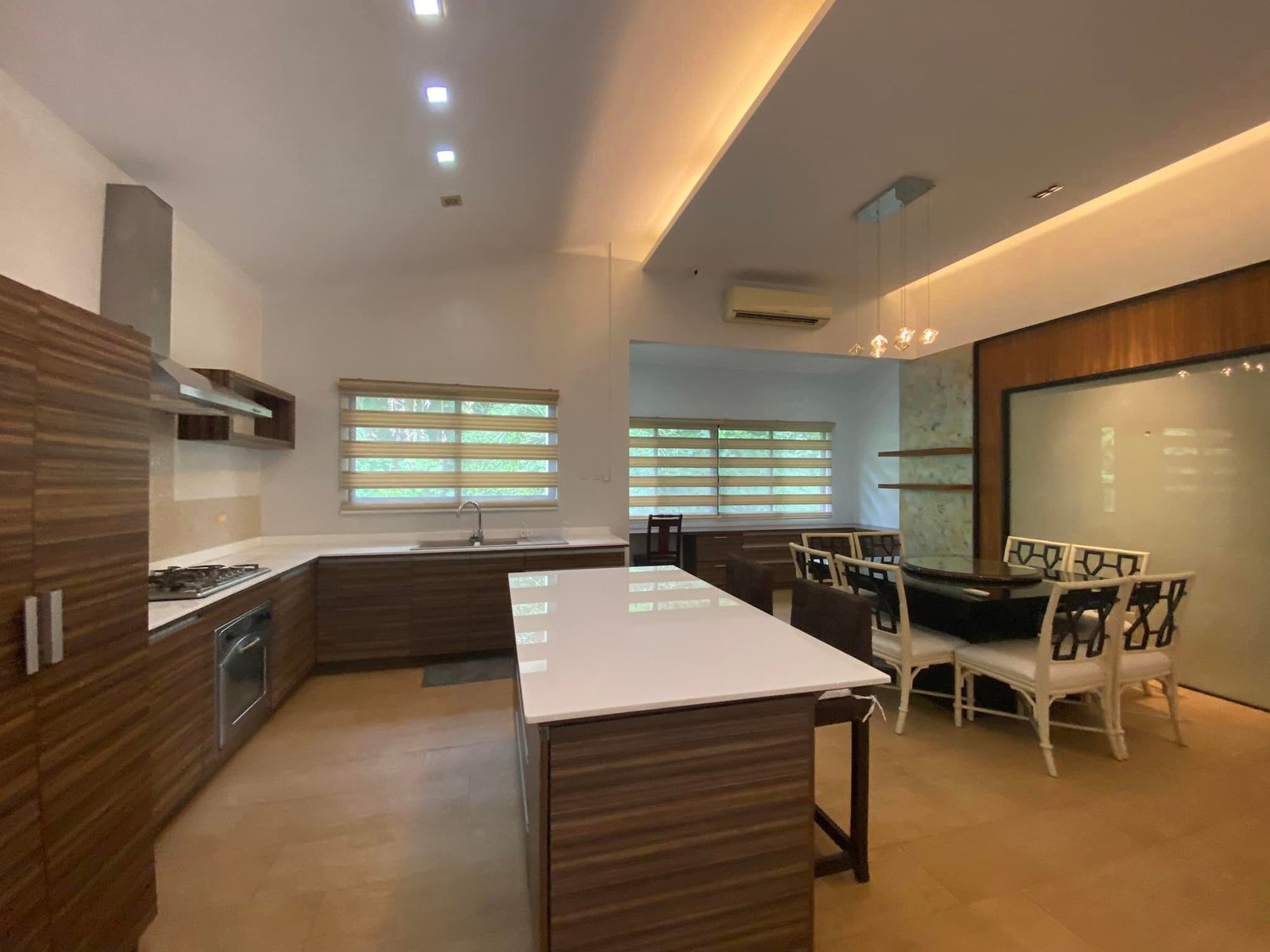 399620689_10231049188317452_686851375759512015_n Kitchen of the 4-bedroom house for rent in Cebu
