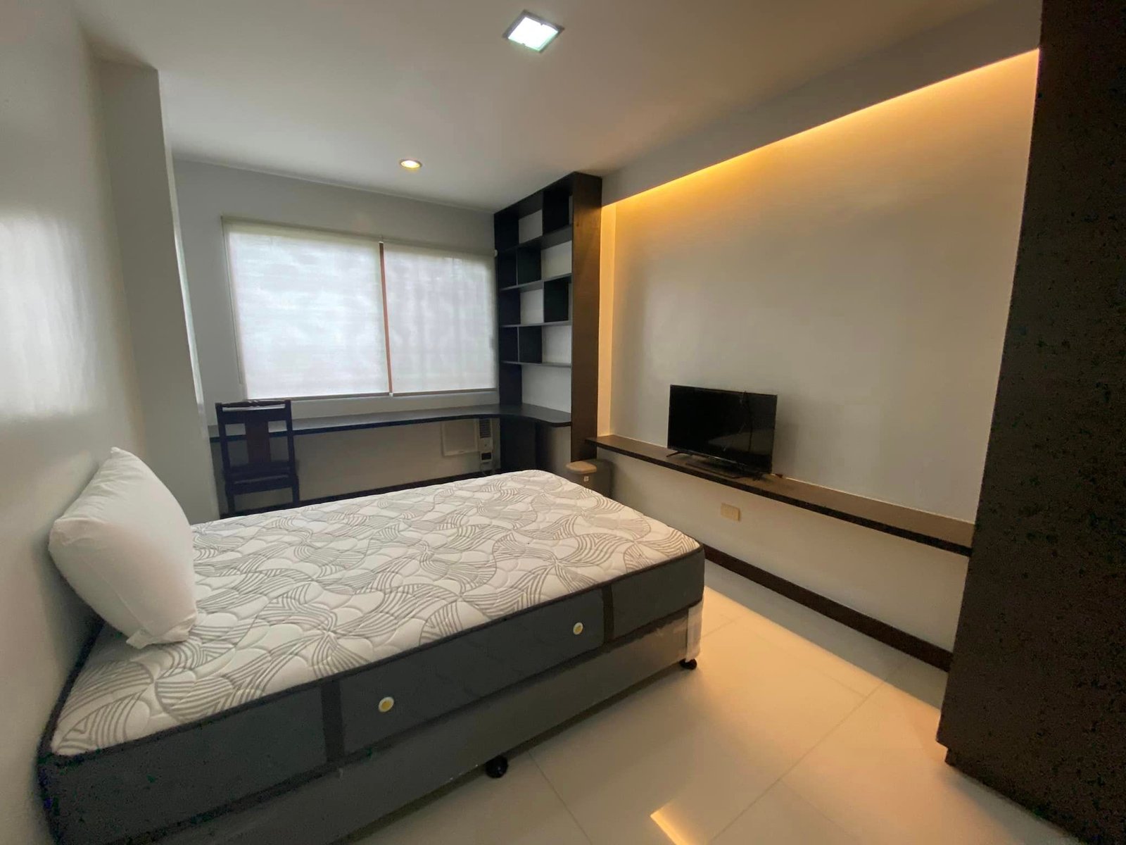 400258065_10231049186517407_2754436785408375901_n Dining area of the 4-bedroom house for rent in Cebu