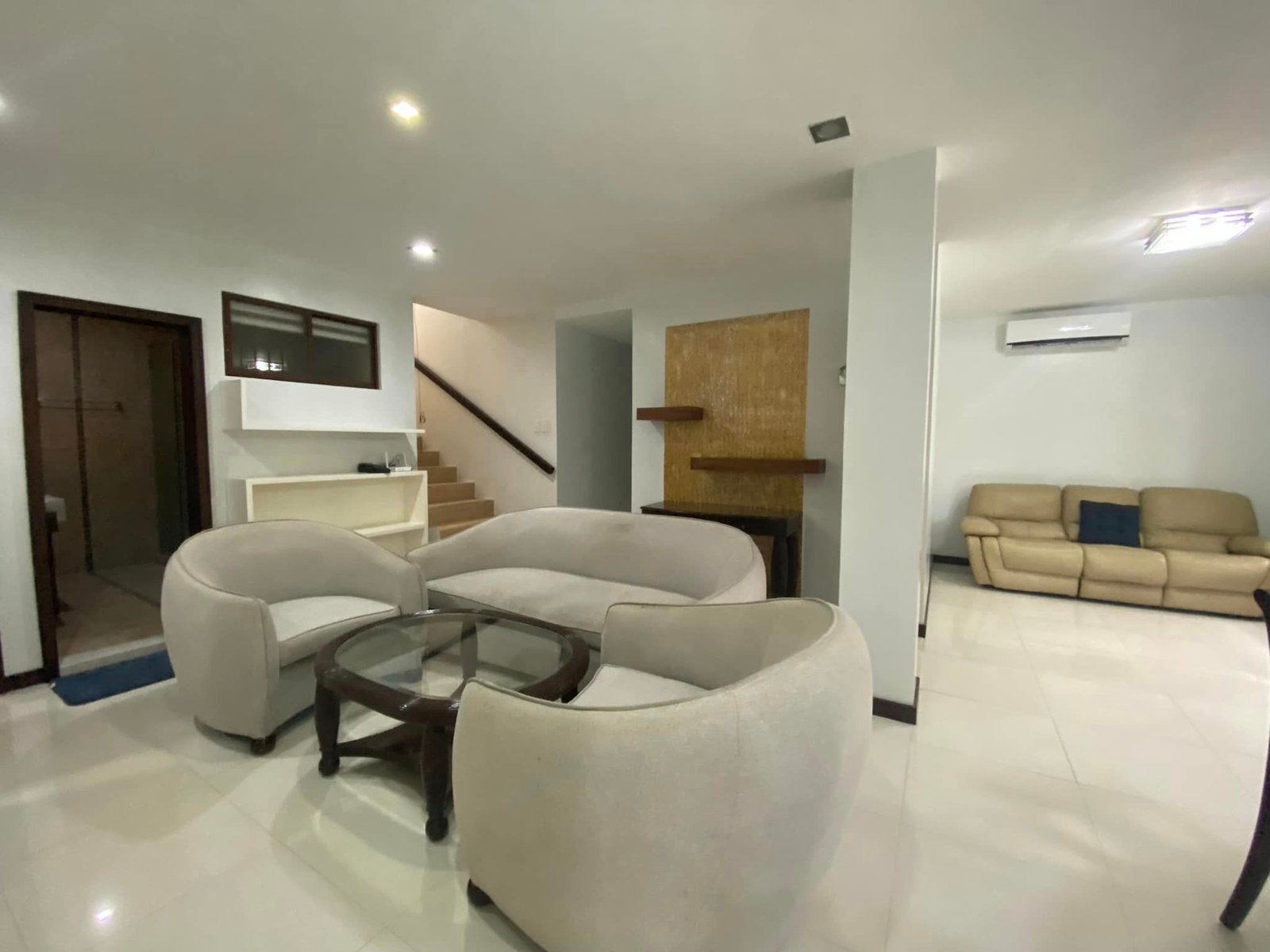 400325970_10231049186917417_4103272031444428357_n Exterior view of the 4-bedroom house for rent in Cebu