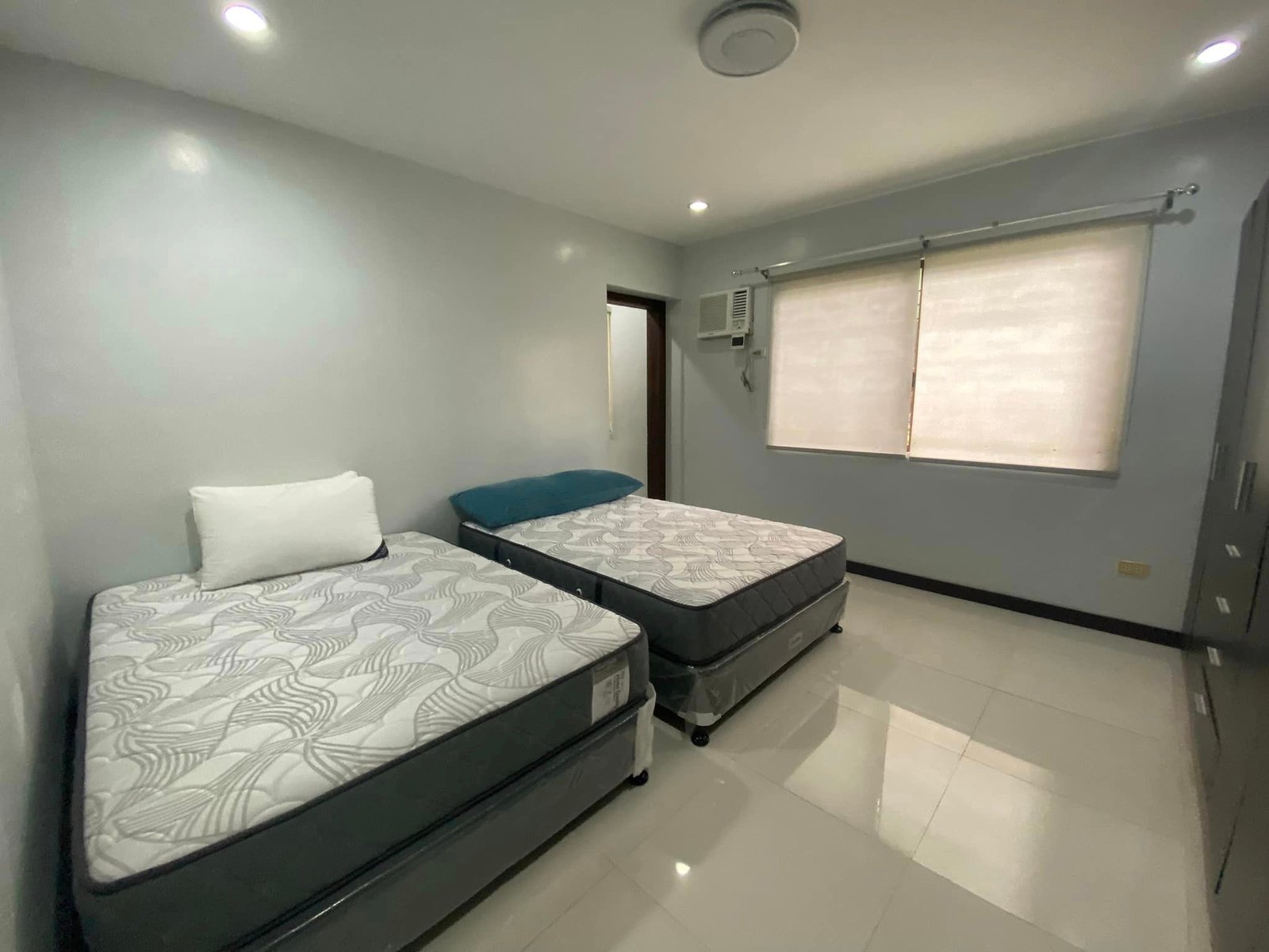 400352925_10231049187517432_5736993452885470419_n Amenities of the 4-bedroom house for rent in Cebu