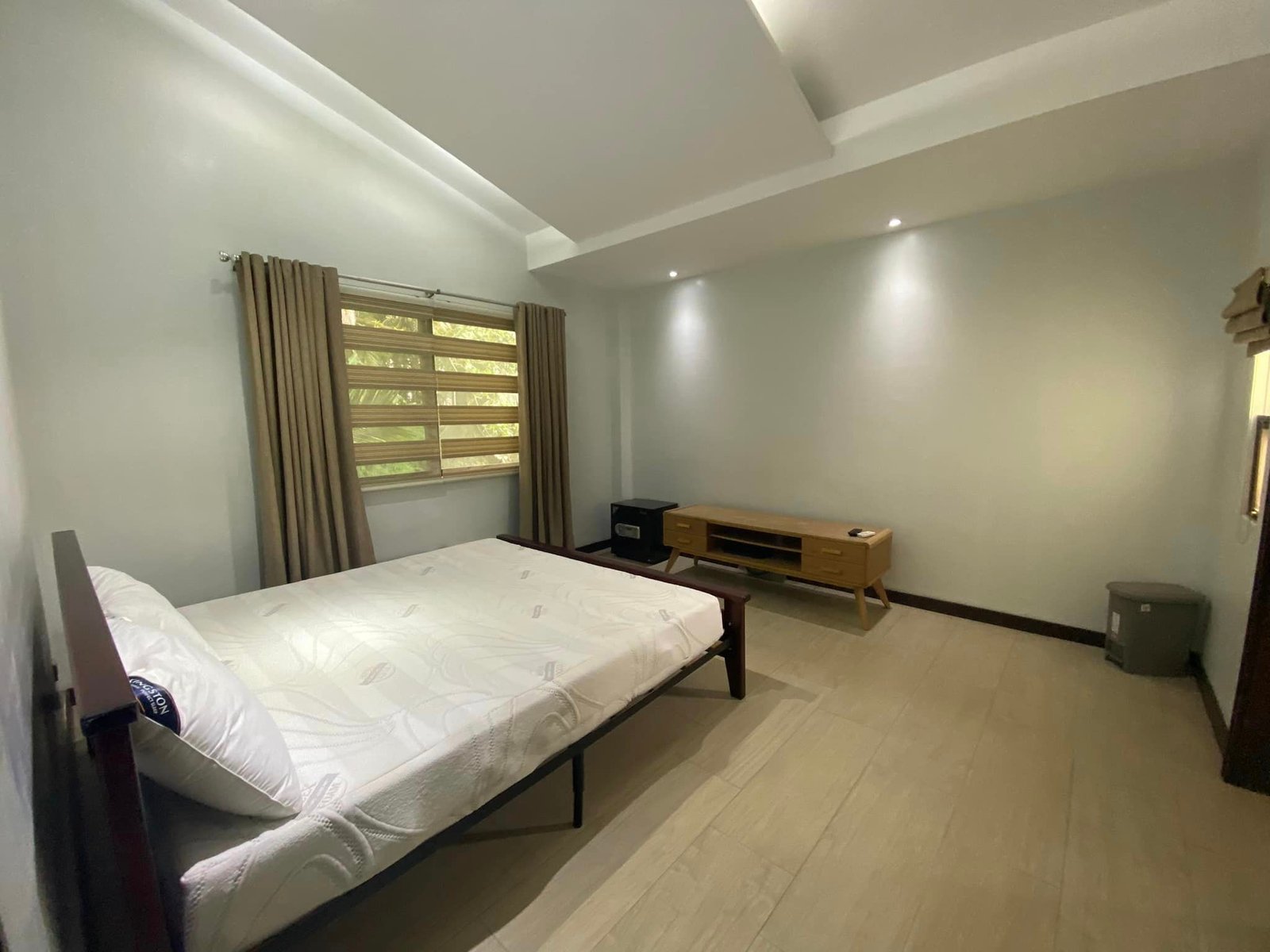 400395412_10231049188157448_5579385672540769704_n Bathroom of the 4-bedroom house for rent in Cebu