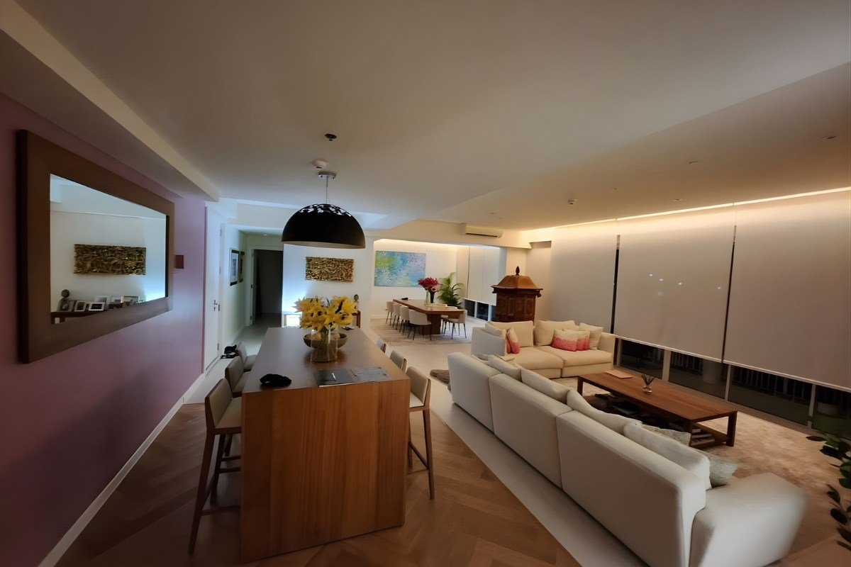 8. Luxury 4-Bedroom Flat at 32 Sanson by Rockwell Bathroom of the 4-bedroom condo for sale in Cebu City