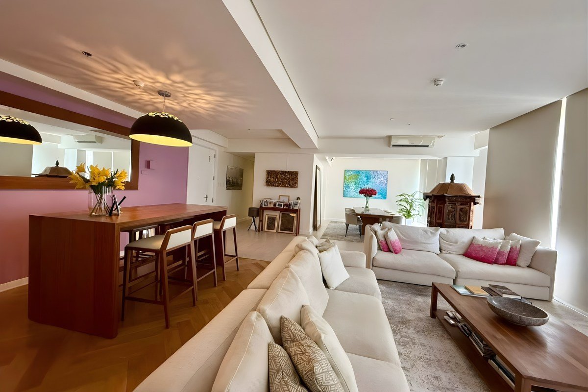 9. Luxury 4-Bedroom Flat at 32 Sanson by Rockwell Dining area of the 4-bedroom condo for sale in Cebu City