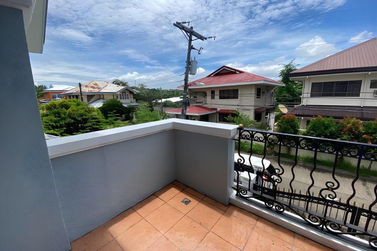 Dining area of the 3-bedroom house for sale in Cebu City