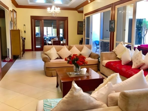 6-bedroom house for sale in Cebu City – Banilad