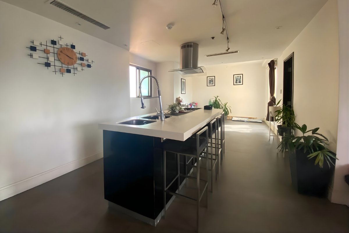 Luxury Penthouse Condominium with City Views Citylights Gardens, Cebu City (19) Dining area of the 2-bedroom penthouse for sale in Cebu City