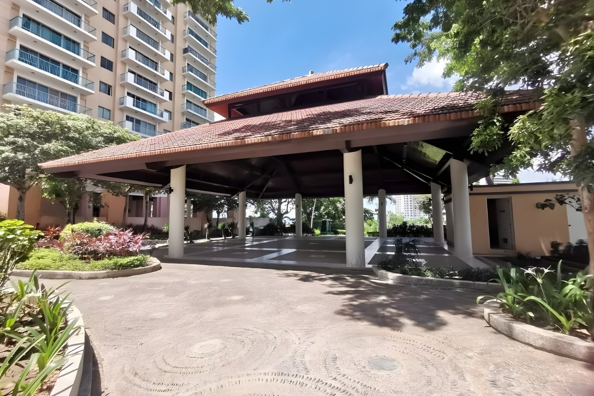 Luxury Penthouse Condominium with City Views Citylights Gardens, Cebu City (26) Kitchen of the 2-bedroom penthouse for sale in Cebu City