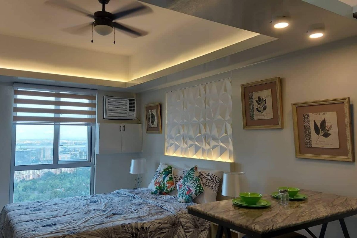 PROPERTY FOR RENT CEBU CITY (1) Living area of the studio unit for rent in Cebu City