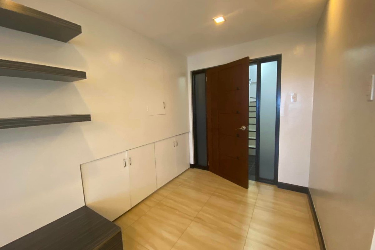 Kitchen of the 1-bedroom condo for rent in Cebu City