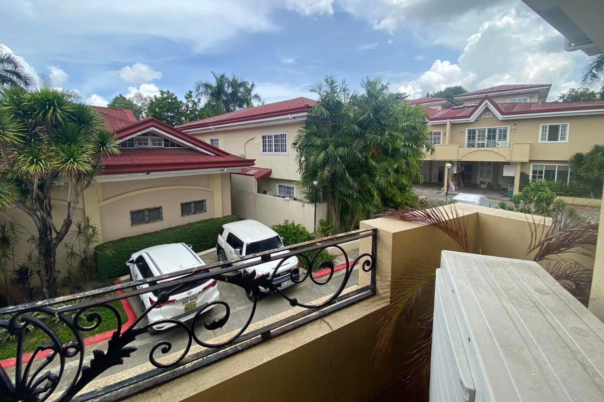 Villa Terrace Duplex House (15) Exterior view of the 3-bedroom house for sale in Mandaue
