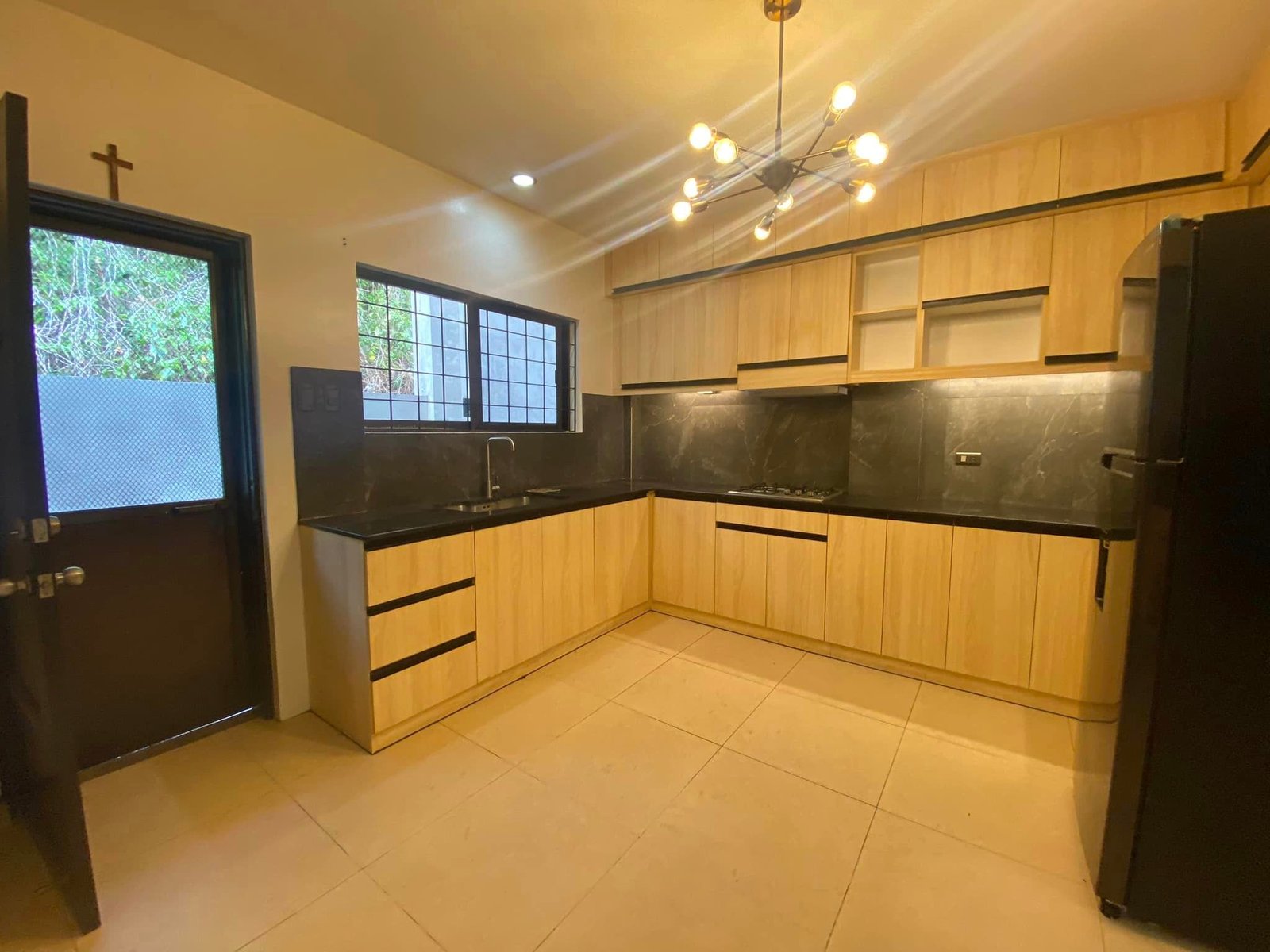 i10 Dining area of the 4-bedroom house for rent in Cebu City