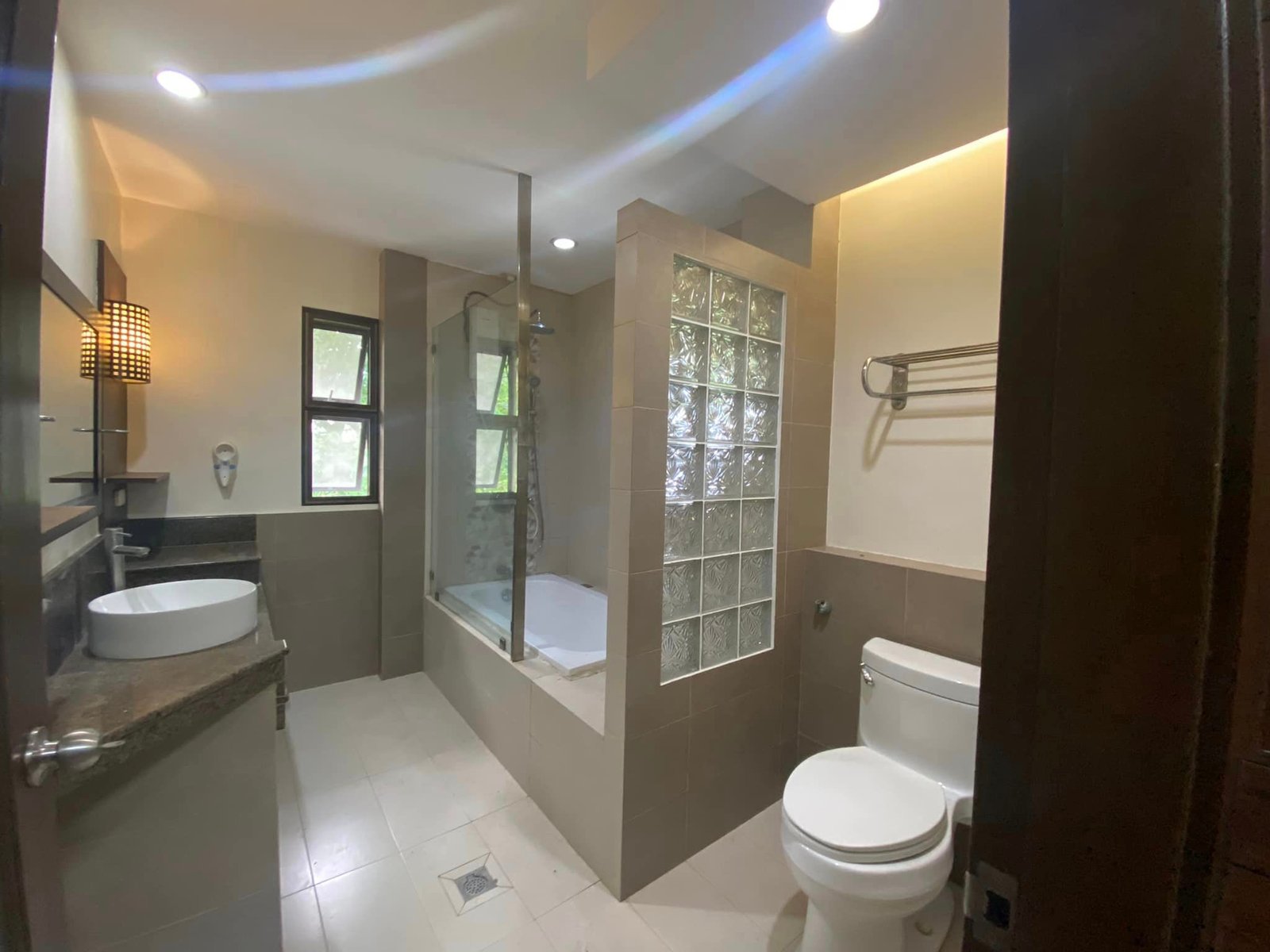 i16 Exterior view of the 4-bedroom house for rent in Cebu City