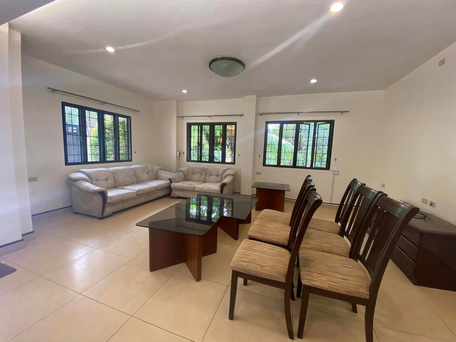 i2 Living area of the 4-bedroom house for rent in Cebu City